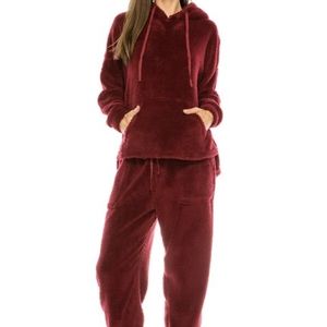 - Women's Jogger set. 2pc. Fuzzy burgundy. NWOT. Sz 1x. Urban Diction